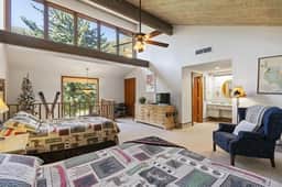 Alpine Retreat | 10 mins to Purg | Pool | Hot Tub