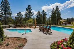 Alpine Retreat | 10 mins to Purg | Pool | Hot Tub