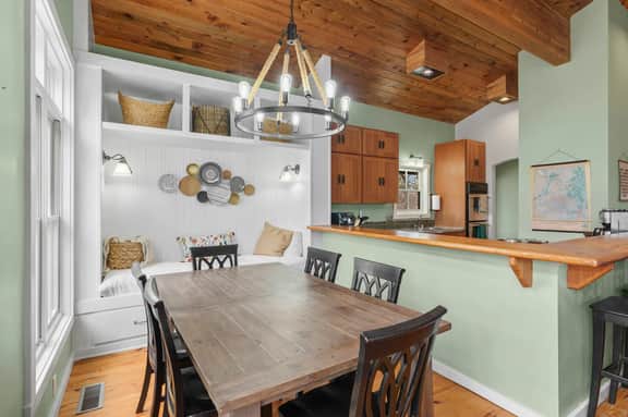 Ponderosa Retreat | 10 min to Downtown | Mtn Views