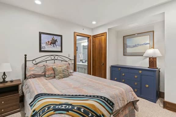 Alpine Retreat | 10 mins to Purg | Pool | Hot Tub