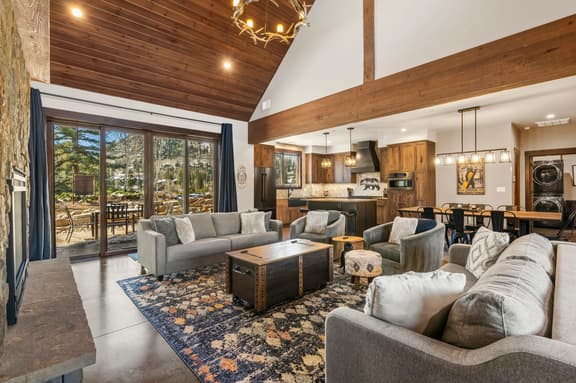 Lucky Star Lodge | Hot Tub | Fire Pit | Trails